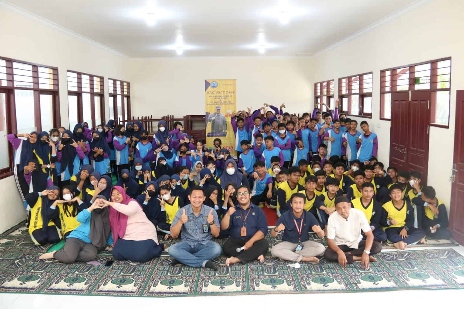 WAR ON DRUGS DI SMP 17 AGUSTUS 1945 SAMARINDA WAR ON DRUGS DI SMP 17 AGUSTUS 1945 SAMARINDA