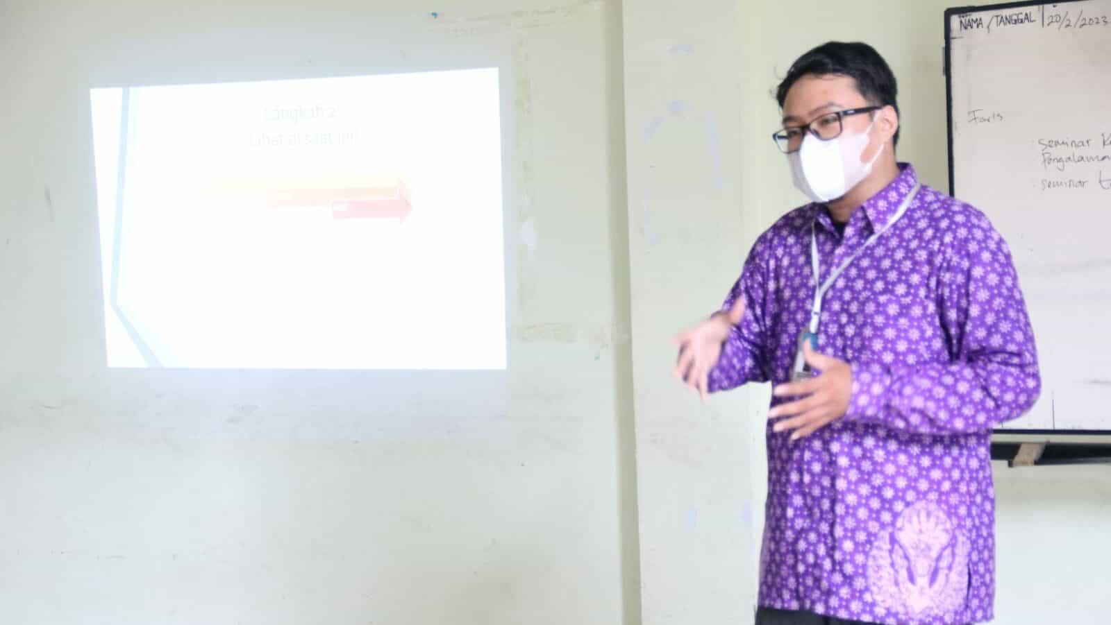 THERAPEUTIC SESSION: BERPIKIR KRITIS & KREATIF THERAPEUTIC SESSION: BERPIKIR KRITIS & KREATIF