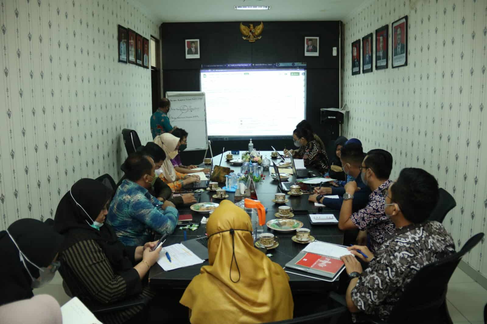 KEPALA BARETA BERIKAN ARAHAN KEPADA TIM PEMBANGUNAN ZONA INTEGRITAS, TIM PELAYANAN PUBLIK, DAN TIM INOVASI KEPALA BARETA BERIKAN ARAHAN KEPADA TIM PEMBANGUNAN ZONA INTEGRITAS, TIM PELAYANAN PUBLIK, DAN TIM INOVASI