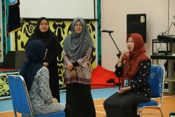 TINGKATKAN KEMAMPUAN PEGAWAI MELAYANI PELANGGAN DENGAN KEBUTUHAN KHUSUS, BARETA GELAR PELATIHAN BAHASA ISYARAT