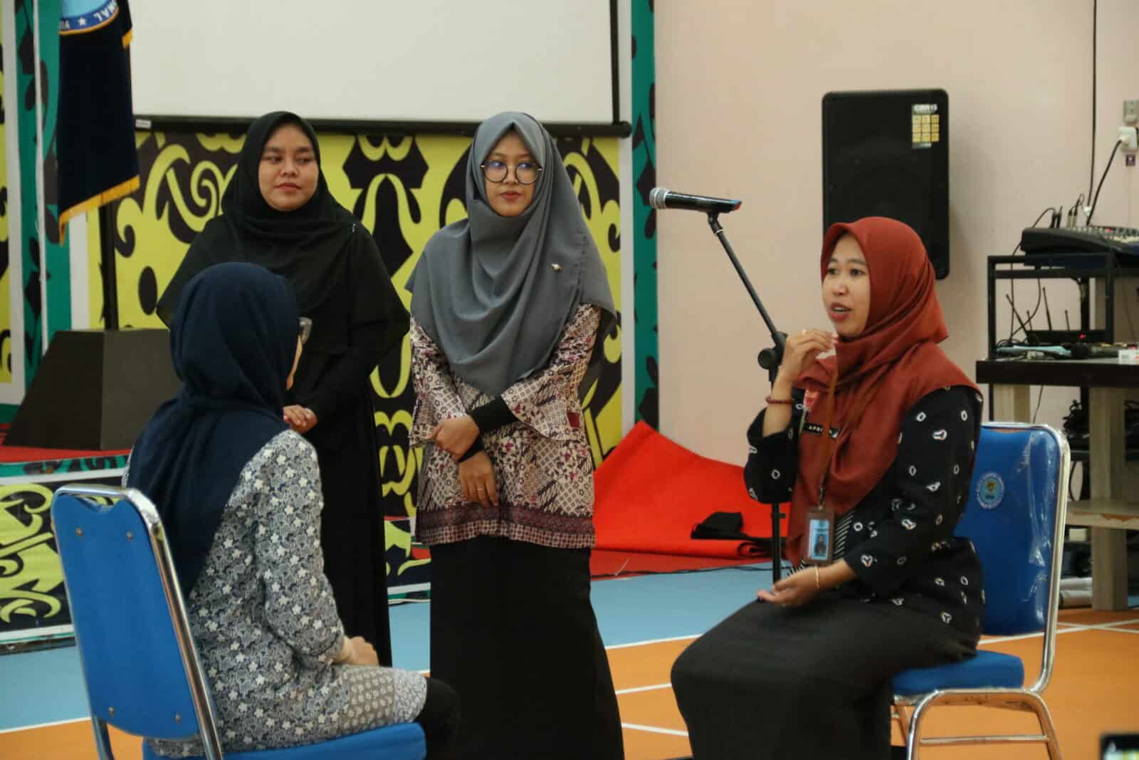 TINGKATKAN KEMAMPUAN PEGAWAI MELAYANI PELANGGAN DENGAN KEBUTUHAN KHUSUS, BARETA GELAR PELATIHAN BAHASA ISYARAT TINGKATKAN KEMAMPUAN PEGAWAI MELAYANI PELANGGAN DENGAN KEBUTUHAN KHUSUS, BARETA GELAR PELATIHAN BAHASA ISYARAT