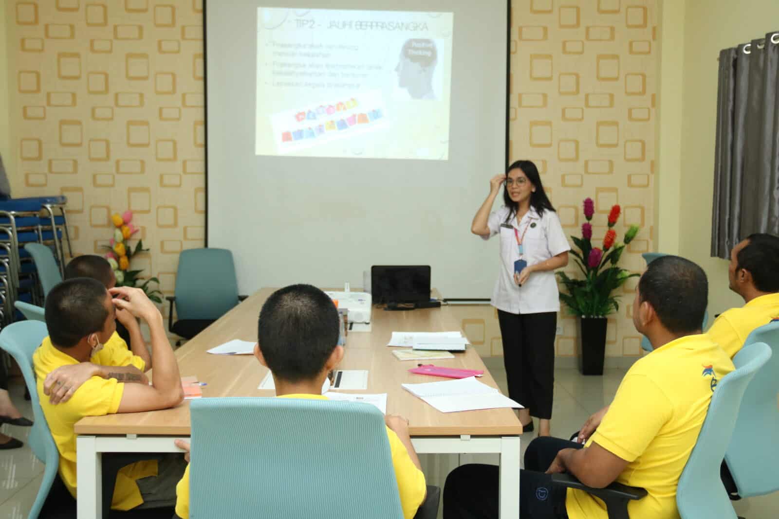 KEGIATAN KELOMPOK TEMATIK: MEMBINA HUBUNGAN BERSAMA SISTER NOVA KEGIATAN KELOMPOK TEMATIK: MEMBINA HUBUNGAN BERSAMA SISTER NOVA