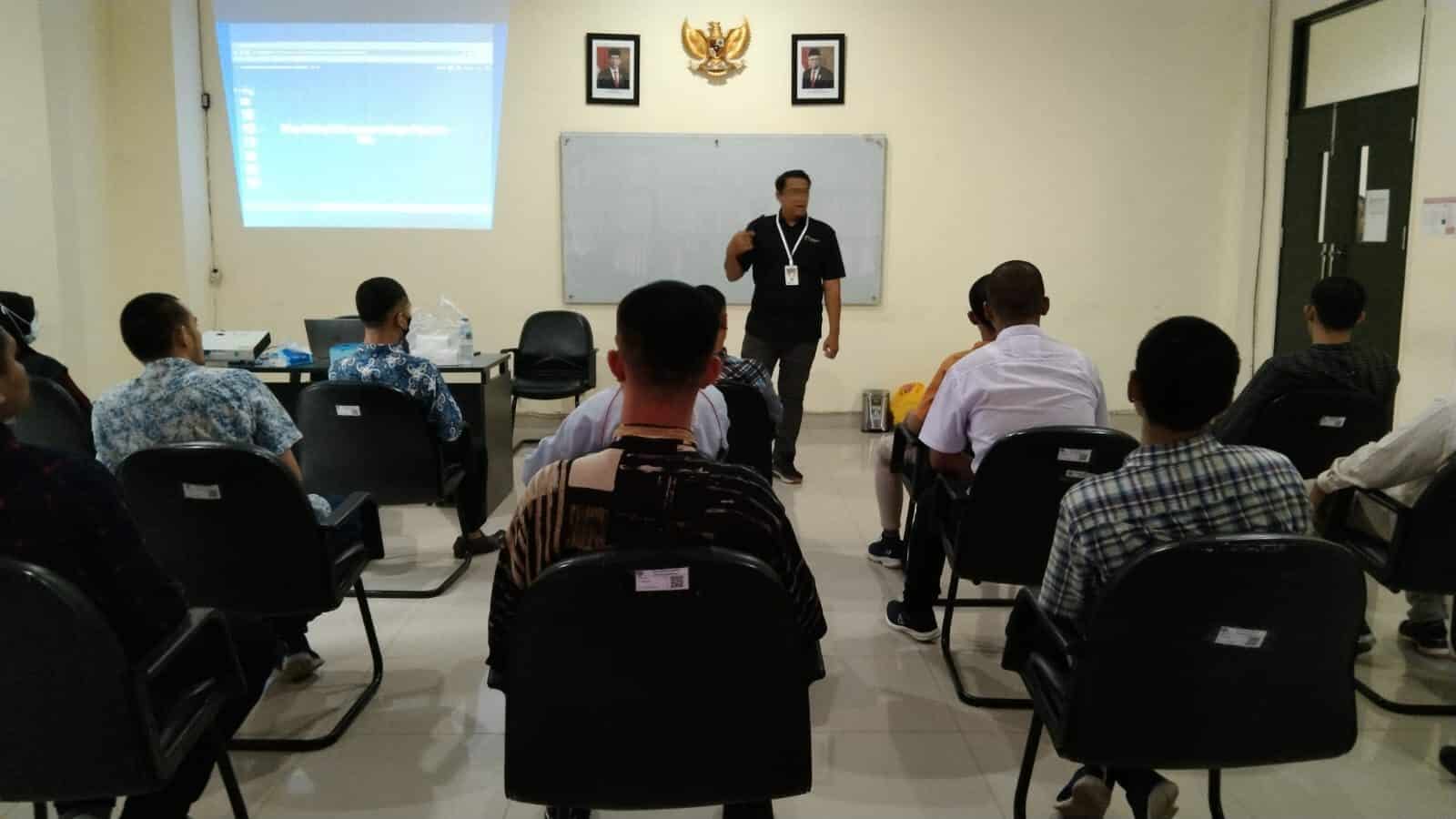 AREA MANAGER PT. BINTANG TOEDJOE KALTIMTARA MENJADI NARASUMBER SESI KELOMPOK UMUM AREA MANAGER PT. BINTANG TOEDJOE KALTIMTARA MENJADI NARASUMBER SESI KELOMPOK UMUM