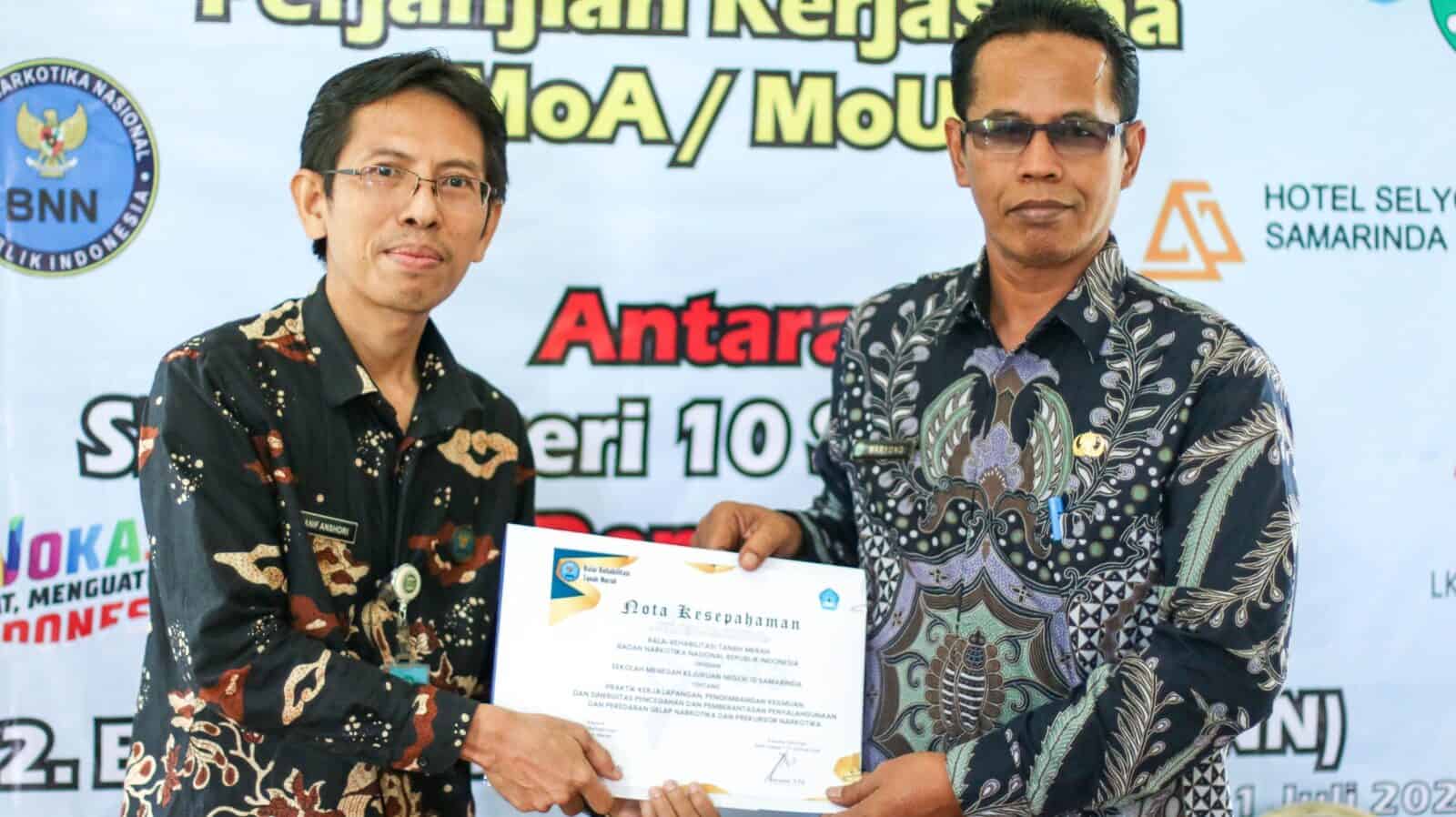 SMK NEGERI 10 SAMARINDA SIAP MENGIRIMKAN TENAGA PROFESIONAL UNTUK MENAMBAH KETERAMPILAN KLIEN BARETA SMK NEGERI 10 SAMARINDA SIAP MENGIRIMKAN TENAGA PROFESIONAL UNTUK MENAMBAH KETERAMPILAN KLIEN BARETA