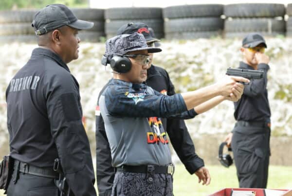 KEPALA BALAI REHABILITASI BNN TANAH MERAH MENGHADIRI PERLOMBAAN MENEMBAK INTERNAL BNN DI WILAYAH KALIMANTAN TIMUR