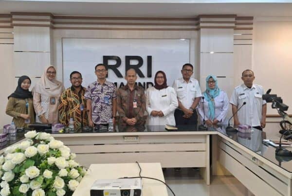 TINGKATKAN INOVASI LAYANAN, KEPALA BARETA KUNJUNGI LPP RRI SAMARINDA