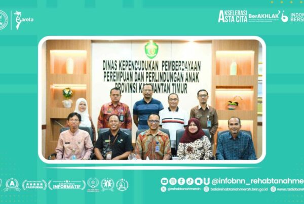 AUDIENSI BERSAMA DINAS KEPENDUDUKAN PEMBERDAYAAN PEREMPUAN & PERLINDUNGAN ANAK PROVINSI KALIMANTAN TIMUR AUDIENSI BERSAMA DINAS KEPENDUDUKAN PEMBERDAYAAN PEREMPUAN & PERLINDUNGAN ANAK PROVINSI KALIMANTAN TIMUR